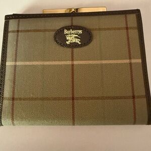 Burberrys Checkered kisslock . Vintage the outside is in pristine condition.
